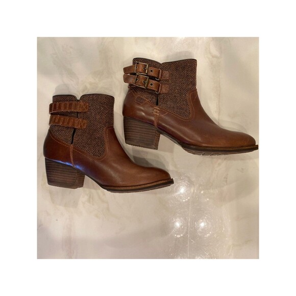 Shoes - Cat Women’s Boots Brown Tweed Top Booties Buckles Size 8 WIDE Stacked Heel Shoes